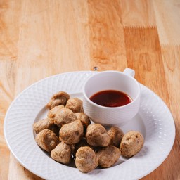 ลูกชิ้นเนื้อทอด