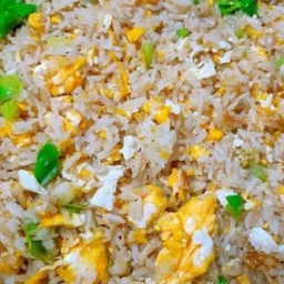 ข้าวผัดกะทะเหล็กไก่หมักนุ่มเด้ง