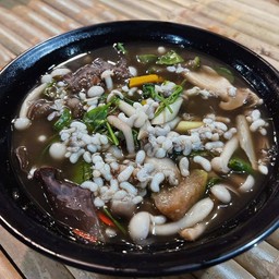 แกงเห็ดรวมไข่มดแดง