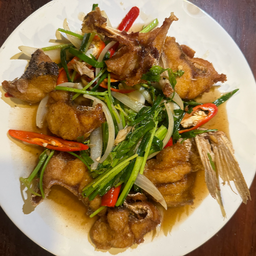 ปลาช่อนทอดผัดคึ่นฉ่าย