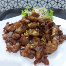 เนื้อทอดกระเทียม