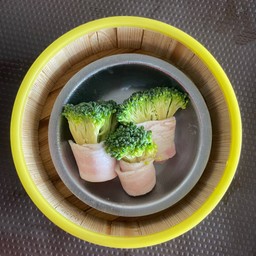 บล็อคโคลี่พันเบคอน