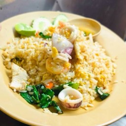 ข้าวผัดรวมมิตร (กุ้ง+ไก่+หมึก)