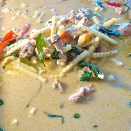 แกงเขียวหวานไก่ ใส่ยอดมะพร้าว