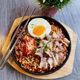 มาม่ากิมจิสไปซี่ ( เผ็ดกลาง )