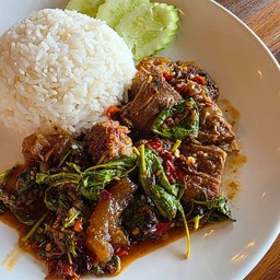 ข้าวกะเพรา เนื้อตุ๋น (100g)