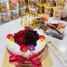 เค้กนมสด 1 รส (สตอเบอรี่+บลูเบอรี่) 2 ปอนด์ (แถมฟรีป้ายHBDใหญ่)