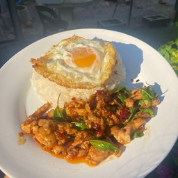 แซ่บกลางซอย อาหารตามสั่ง