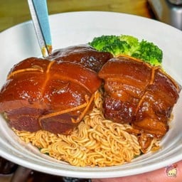 มาม่าหมูเด้ง