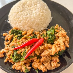 ข้าวกะเพราหมูหมักสับแห้ง