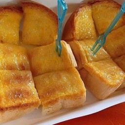 ขนมปังปิ้งเนยนมน้ำตาล