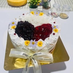 เค้กนมสด 3 รส (มะพร้าวน้ำหอม+สตอเบอรี่+บลูเบอรี่) 1 ปอนด์ (แถมฟรีป้ายHBDอันใหญ่)