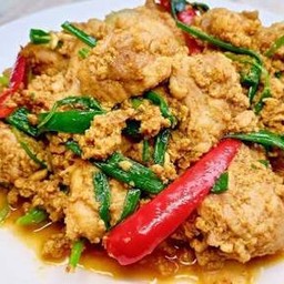 ผัดผงกะหรี่ไก่