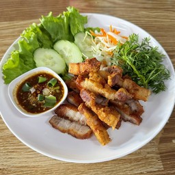 สามชั้นทอด+น้ำจิ้มแจ่ว