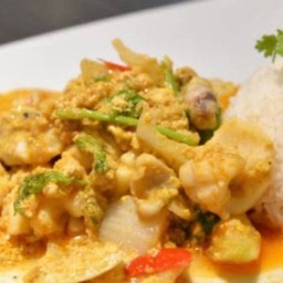 ผัดผงกระหรี่(ราดข้าว)