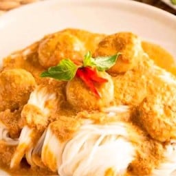 ร้านขนมจีนชาววัง ถนนประตูม้า ขนมจีนชาววัง หน้าสุสานไตรลักษณ์