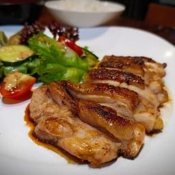 สเต็กสะโพกไก่พริกไทยดำ