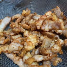 ข้าวหมูทอด