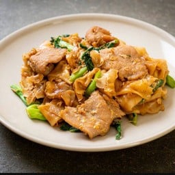 ผัดซีอิ๊วหมูเส้นใหญ่