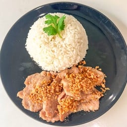 ข้าวหมูทอดกระเทียมพริกไทย