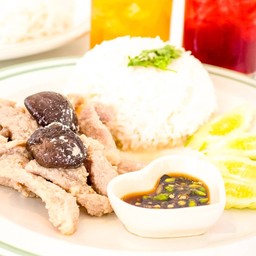 ข้าวหมูอบเห็ดหอมนายน้อย