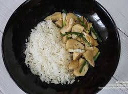 ผัดน้ำมันหอยตับราดข้าว