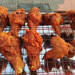 น่องไก่ทอด+ปีกเต็มไก่ทอดด ทอดด้วยไฟกลางทอดร้อนๆเลย