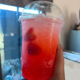 สตอเบอรี่โซดา