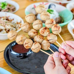 ลูกชิ้นเนื้อปิ้ง(4ไม้)