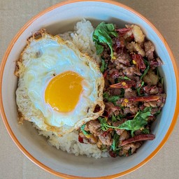 กะเพราเนื้อสับพริกแห้้ง+ไข่ดาว