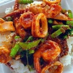 ข้าวผัดพริกแกงทะเล