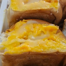 ขนมปังเนยนมน้ำตาล