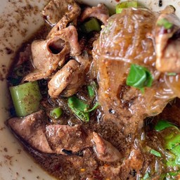 ก๋วยเตี๋ยวเนื้อน้ำตก