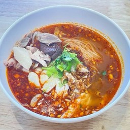 ก๋วยเตี๋ยวไก่ต้มยำ พิเศษ