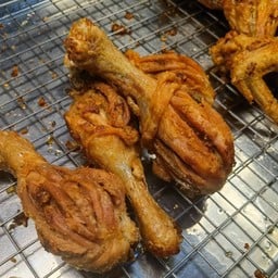 ไก่ทอดเกลือปุ้ย ตลาดโชคชัย4 สาขา2 ลาดพร้าว 101