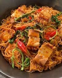 ผัดหมี่กระเฉด ในตำนาน By หอม กลิ่น กระทะ สาขา1 วัดลานบุญ