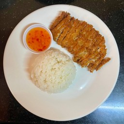 Crispy chicken on rice (ข้าวราดไก่กรอบ)