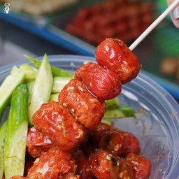 ลูกชิ้นแดง cocktail ในตำนาน น้ำจิ้มมะขามสูตรโบราณ