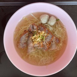 ก๋วยเตี๋ยวน้ำ (หมูแดง ลูกชิ้นหมู)