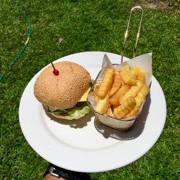 Pork burger with french fries (เบอร์เกอร์หมู+เฟรนฟราย)