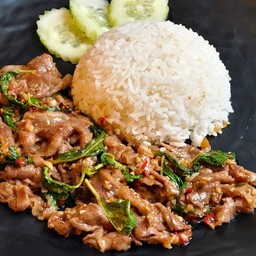 ข้าวกะเพรา เนื้อวากิวออส สไลด์ (พรีเมี่ยม) 95g