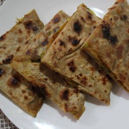 paneer paratha (โรตีไส้ปาเนีย)