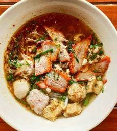 ก๋วยเตี๋ยวต้มยำรวมหมู