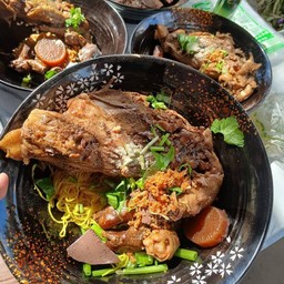 เตี๋ยวโครงไก่+เปปซี่กระป๋อง