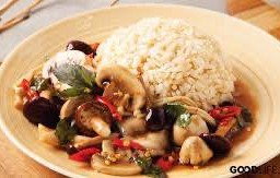 ผัดกระเพราเห็ดราดข้าว