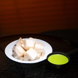 ขนมปังนึ่งสังขยาใบเตย