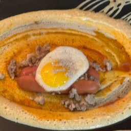 โตเกียวพิซซ่าไส้กรอกหมูสับไข่ดาว