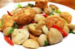 ผัดเห็ดน้ำมันหอยเต้าหู้ไข่(กับข้าว)