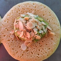 สังขยาใบเตย + อัลมอนด์