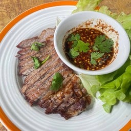 คอหมูทอดจิ้มแจ่ว